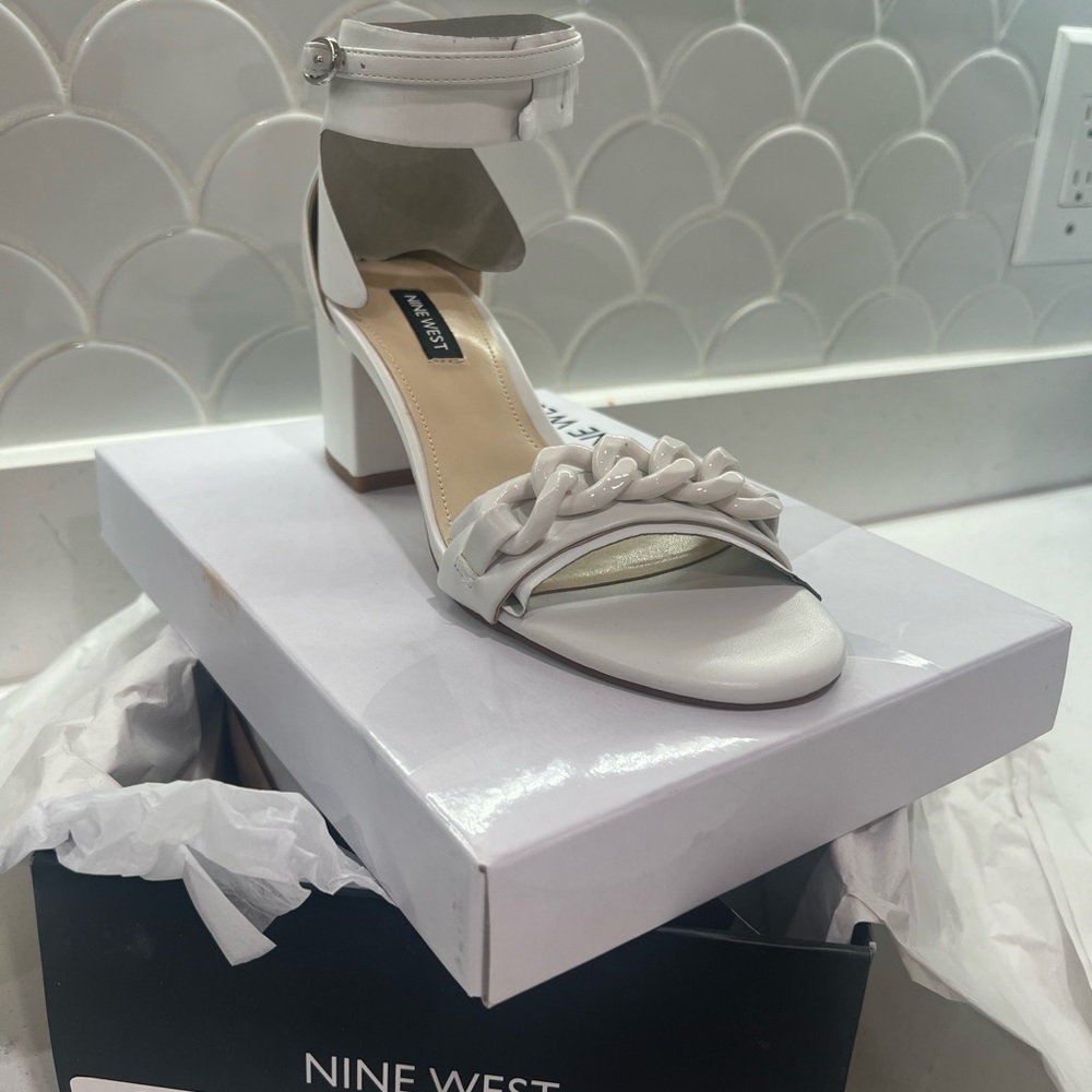Nine West white heels NEVER USED